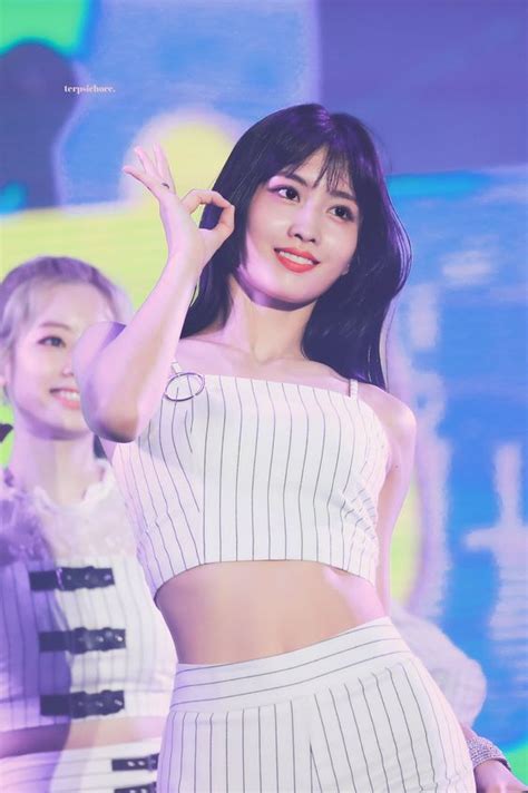 10 Times Twice S Momo Showed Off Her Amazing Toned Abs
