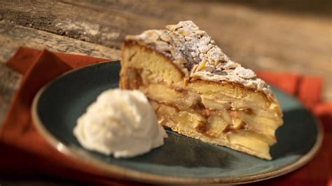 Disney Shares Apple Pie Recipe From Whispering Canyon Café Disney Dining