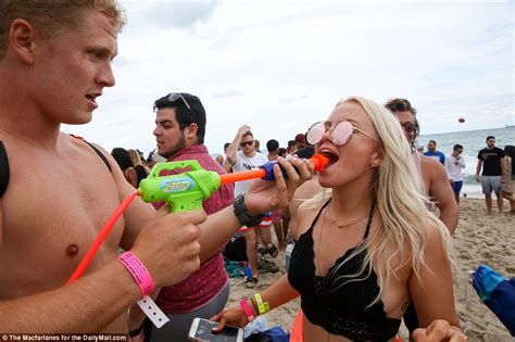 Spring Break Drunk Teens Descend On Florida Beaches