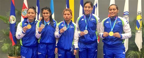 selección de lucha femenina de nicaragua obtiene oro en los juegos