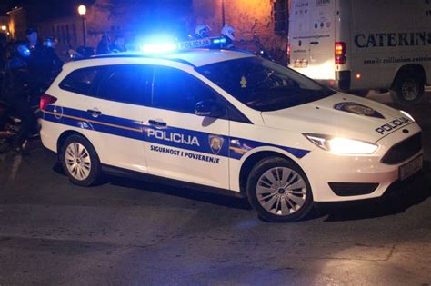 policija nocas prekinula privatnu zabavu  osoba se druzilo na tulumu bez maski  razmaka