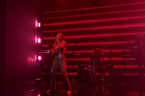 Tove Lo Performs Latest Song “disco Tits” On The Tonight