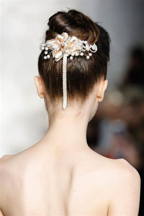 wedding hair accessories    enhance
