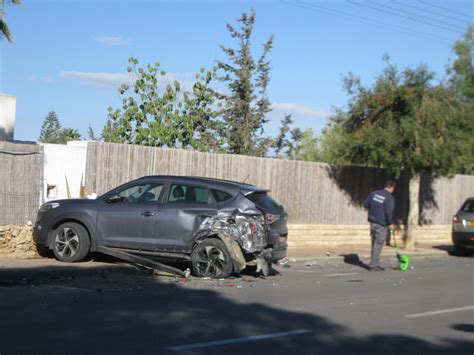 jerusalem hills daily photo  bizarre accident  smashed cars