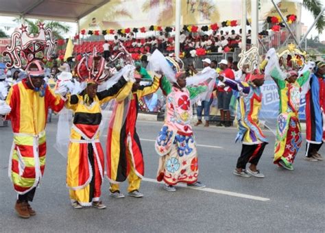jornal de angola noticias desfile central  carnaval em luanda abre hoje sem blocos de animacao