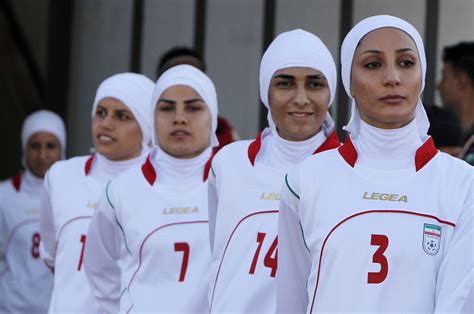 Veil Of Dreams Women S Soccer And Islamic Tradition In Iran