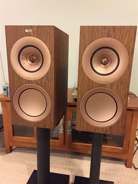 kef  speakers  walnut finish   cond  sale  audio mart