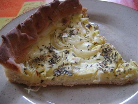 tarte à l oignon à la pâte levée recette ptitchef