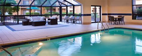 columbus ohio hotels  indoor pool courtyard columbus worthington