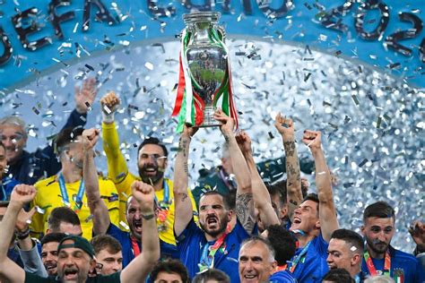 heartbreak  england  italy  crowned champions  europe  mail