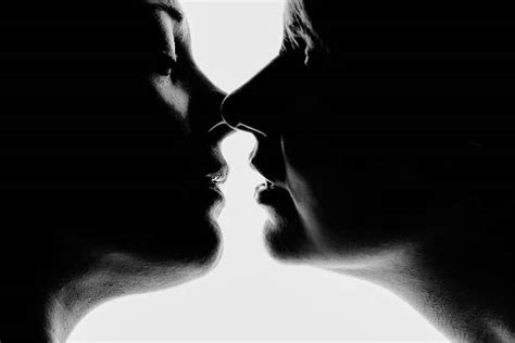 Hot Lesbian Kissing Bilder Und Stockfotos Istock