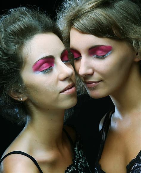 Deux Belles Jeunes Filles Sexy Minces Photo Stock Image Du Humain