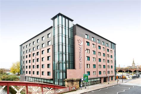premier inn manchester city centre west hotel hotels  salford  en