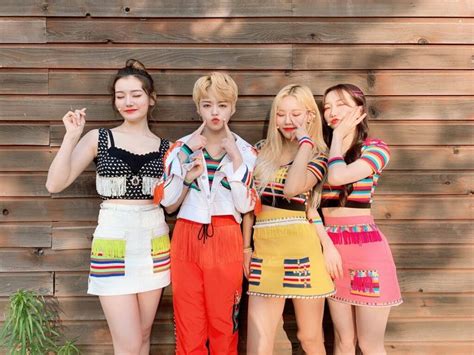 Pin By Beholdbts On 『⚘』hot Place Kpop Girl Groups Kpop Girls