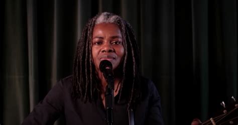 watch tracy chapman performs talkin bout a revolution