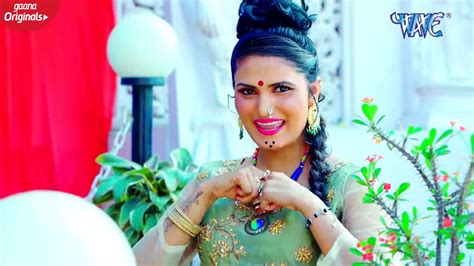 Video Antra Singh Priyanka थरेशर से भूशा फेंक रहा है Thareshar Se