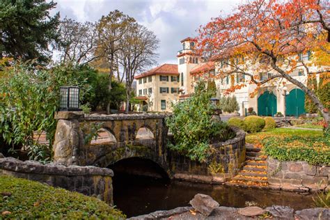 columbia gorge hotel  spa  hood river  rates deals  orbitz