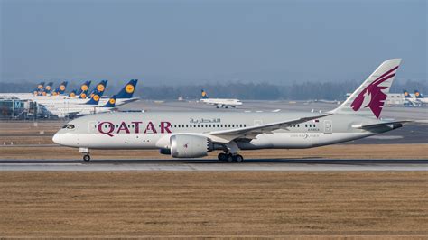 qatar airways launches services  london gatwick airport