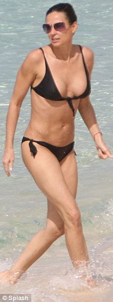 Demi Moore Recreates Her Charlie S Angels Bikini Scene Six