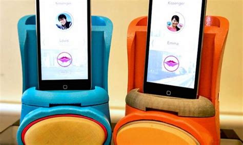 Long Distance Relationship This Gadgets Allows You To Send Kisses To