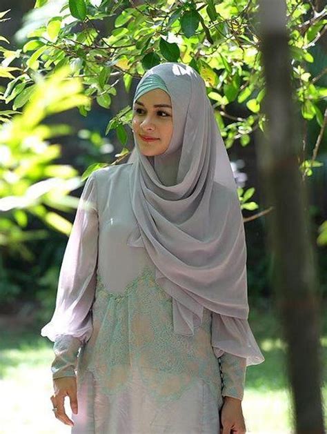 Foto Cantiknya Priska Paramita Istri Bupati Gowa Dengan Hijab Yang