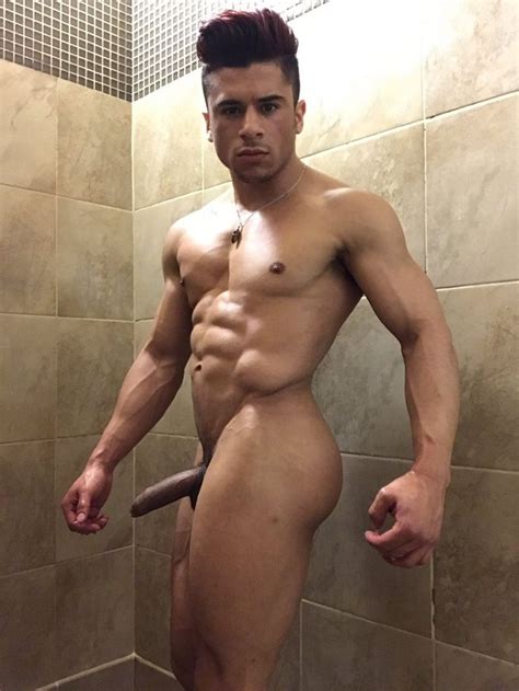 armond rizzo shows his stunning naked body on twitter
