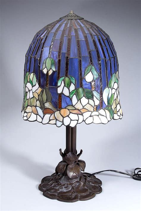 Tiffany Style Stained Glass Shade Table Lamp
