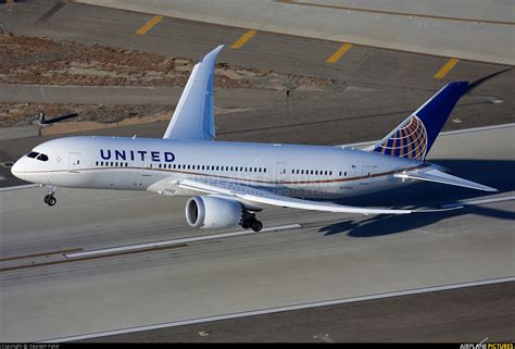united airlines boeing   dreamliner  los angeles intl photo id