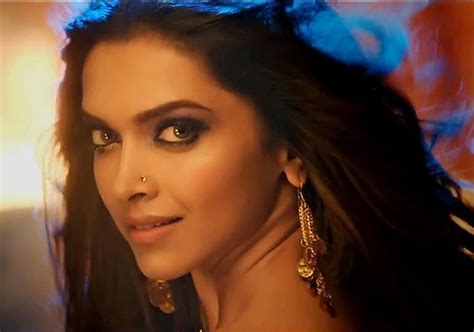 deepika padukone to show some sizzling moves in happy new