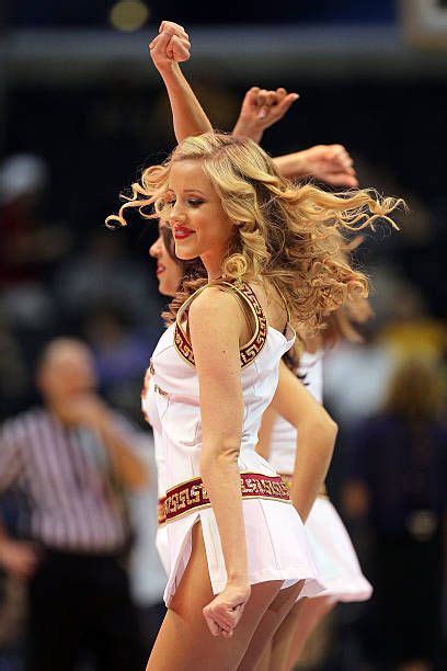 Usc Cheerleaders 画像と写真 Getty Images Dance Team Photos Dance Teams