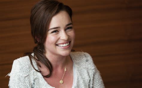 2560x1080 Emilia Clarke Brunette Actress Wallpaper Coolwallpapers Me