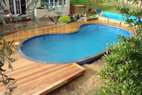 cool ideas  kidney shaped pools  pool deck plans