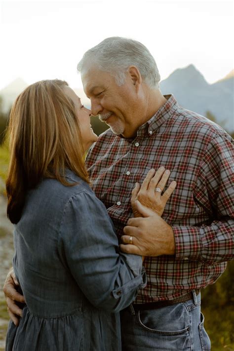 Pin By Jessi Bangs On Couples Engagement Older Couple Poses Older