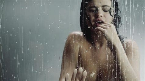 sexy selena gomez shower