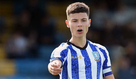 Hunt Signs New Owls Contract News Sheffield Wednesday