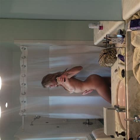 lili simmons leaked nude photos video celebritiesvideo celebrities