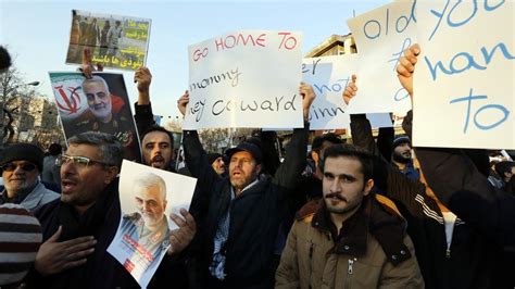 nach abschuss von flugzeug iraner protestieren gegen regierung