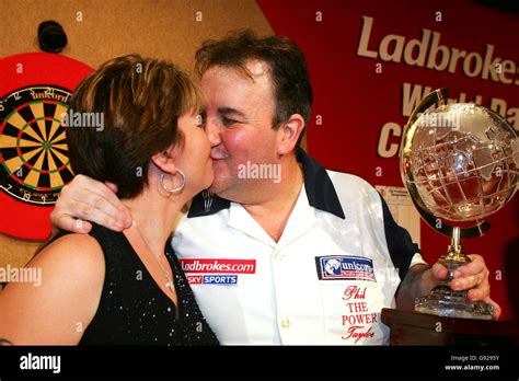 ladbrokes  pdc world championship   res stock photography  images alamy