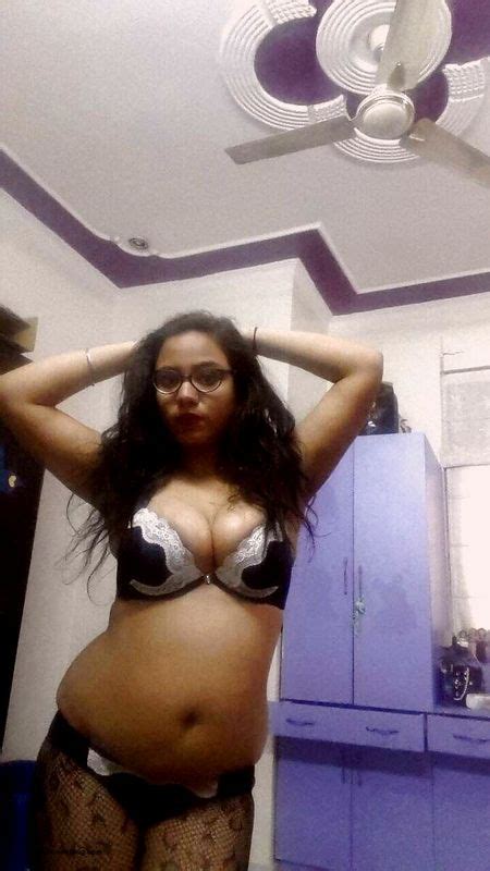 Desi Indian Girl Stripping Saree Bra Showing Armpits Pics