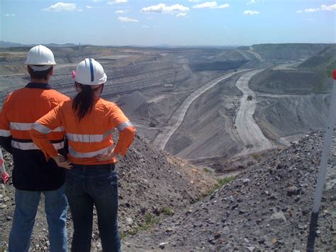 mining engineers outstrip    employability uq news  university  queensland