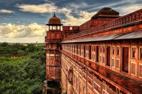 mighty red fort   delhi  symbol  mughal power  wealth ancient origins