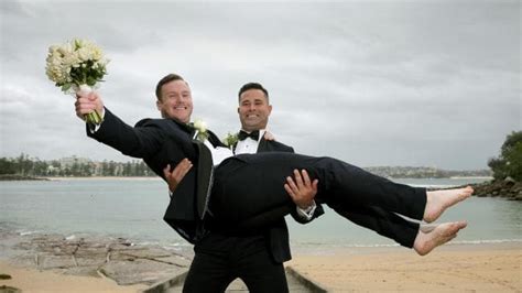 gay couple ‘elope to circular quay to marry