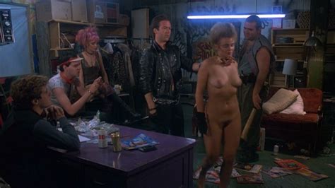 Nude Video Celebs Helena Quinton Nude Die Klasse Von 1984 1982