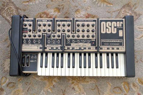 synthesizer  keyboard electronic  instruments
