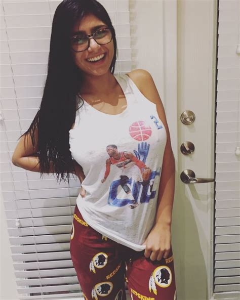ex porn star mia khalifa humiliates american football star for pestering her on twitter before