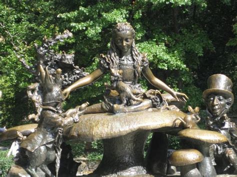 Bild Alice In Wonderland Statue Zu Central Park In