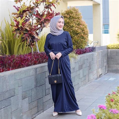 inspirasi kombinasi warna jilbab  baju navy warna jilbab