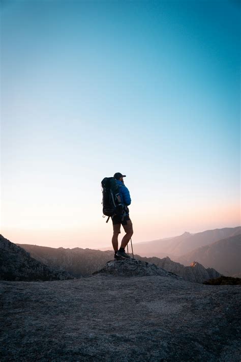 hiking group pictures   images  unsplash