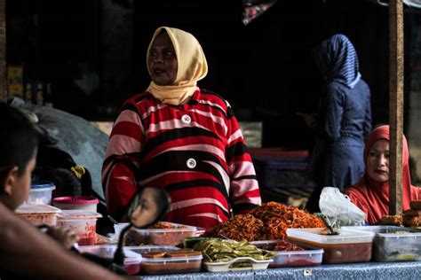 Indonesian Muslims Prepare For Breaking Fast Photos And Images Getty