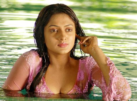 Hot Pictures Of Telugu Actresses In Swimming Pool
